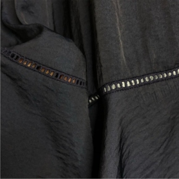 MOSSIMO Dark Blue Bell Sleeve Flowy High Low Top Size Medium - Picture 4 of 10